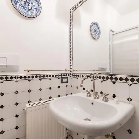 Apartament Hostdomus - La Terrazza Sul Mare With Private Parking *