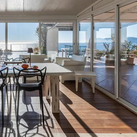 Apartament Hostdomus - La Terrazza Sul Mare With Private Parking *